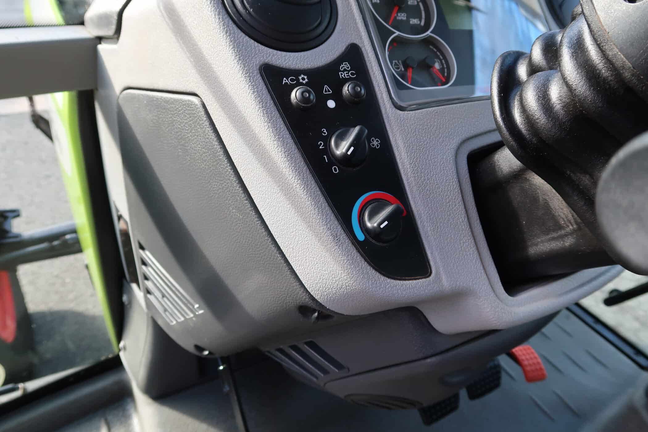 CLAAS ARION 620C - Image 25