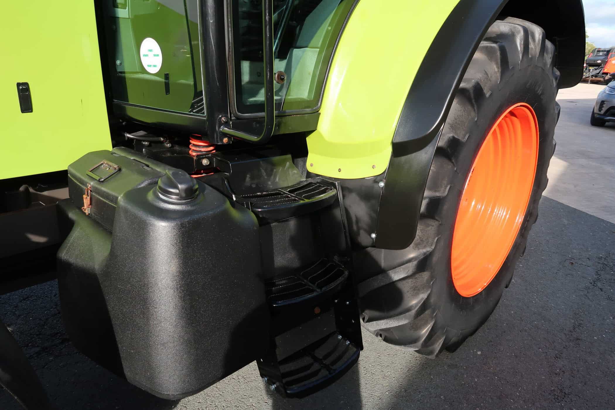 CLAAS ARION 620C - Image 26